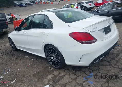 2020 Mercedes-Benz C 300 z USA, uszkodzony, nr VIN 55SWF8DB1LU323786